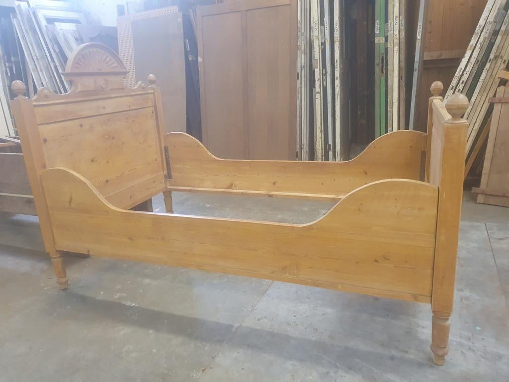 Antiek Grenen Ledikant - 19e Eeuwse Franse 'Lit en Bateau', Ophalen