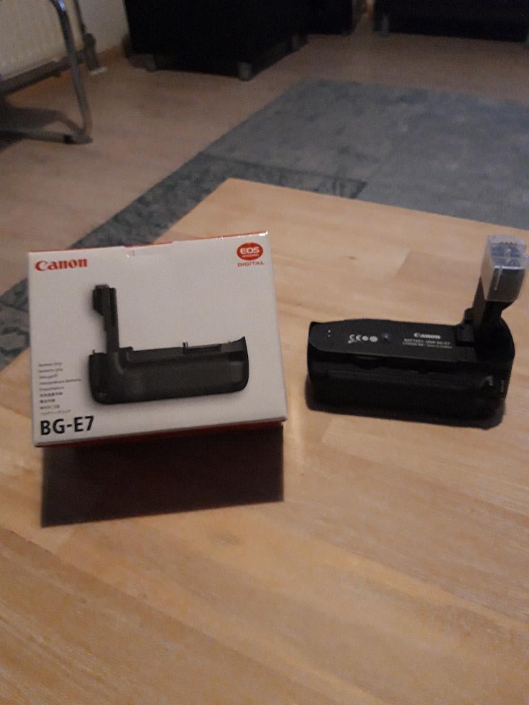 Canon BG-E7 Battery Grip, Ophalen of Verzenden, Zo goed als nieuw