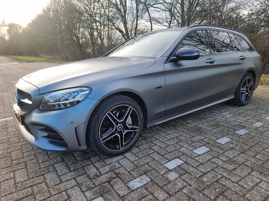 Mercedes-Benz C-Klasse C300 e AMG 320pk 9G-TRONIC 2020 Grijs, Auto's, Achterwielaandrijving, 1800 kg, 1770 kg, USB