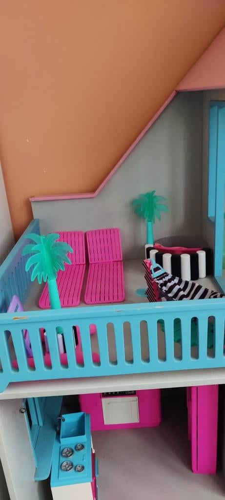 Poppenhuis - Opknapper met potentie!, Kinderen en Baby's, Speelgoed | Poppenhuizen, Gebruikt, Poppenhuis, Ophalen