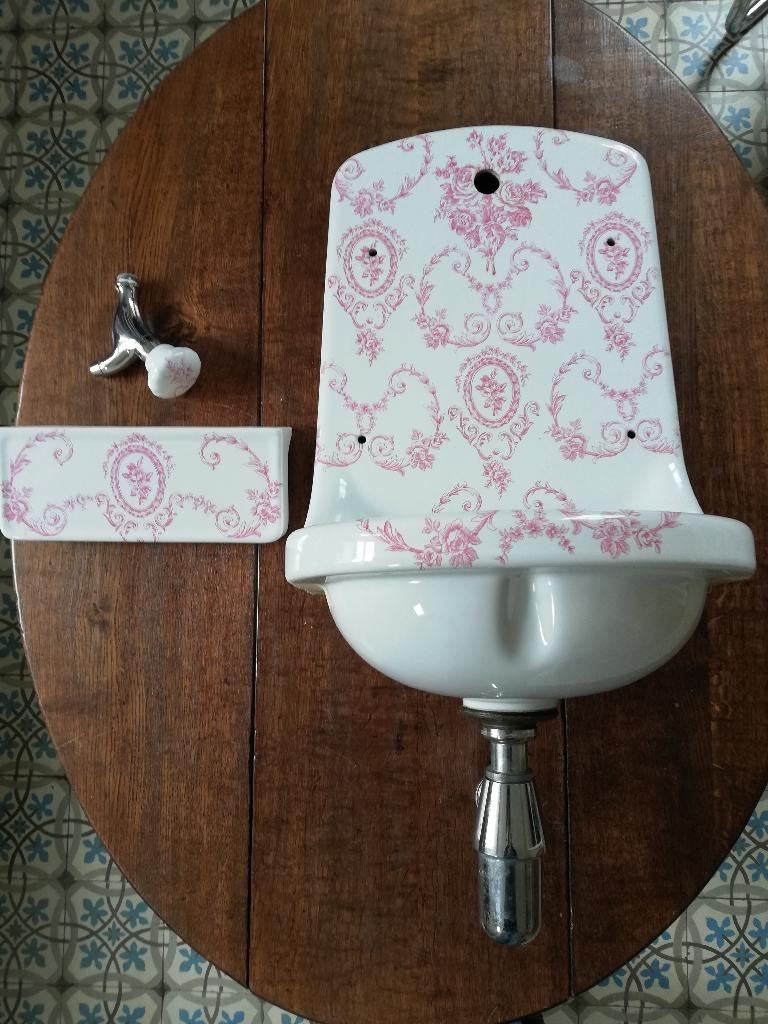 Bijzondere hal fontein met hoge rug, kraan en planchet, Antiek en Kunst, Ophalen