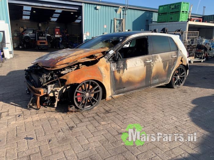 Fusee rechts-voor van een Volkswagen Golf, Auto-onderdelen, Ophanging en Onderstel, Volkswagen, Gebruikt, 3 maanden garantie, Ophalen of Verzenden