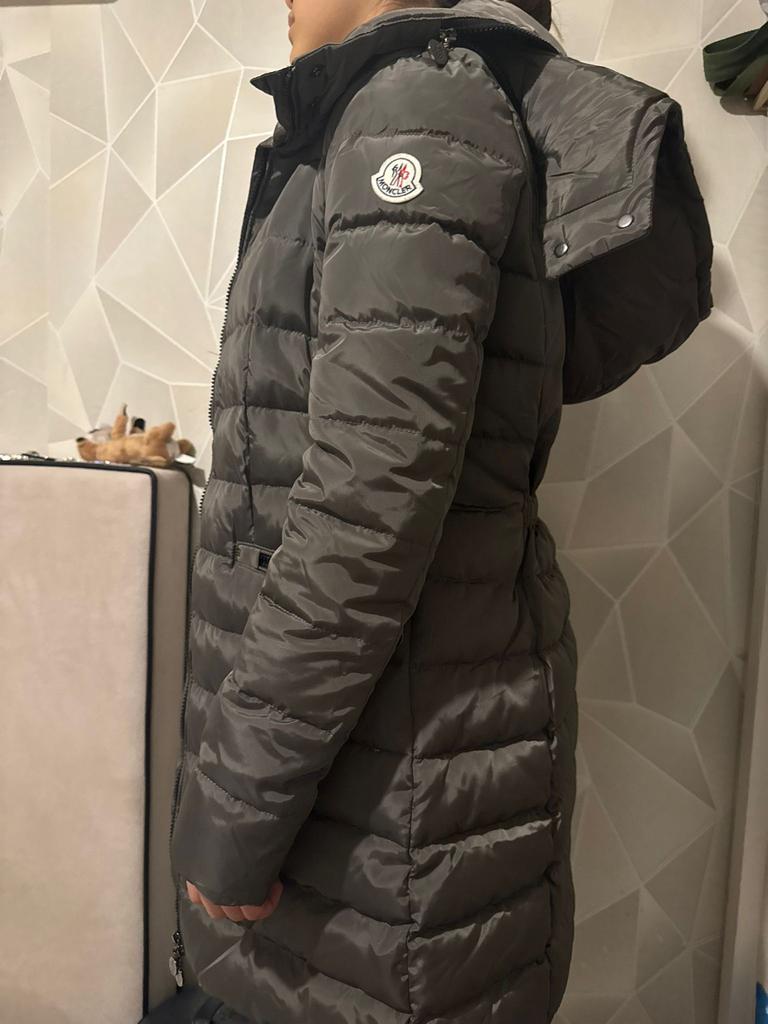 Echte Moncler jas grijs met riem, Ophalen of Verzenden, Zo goed als nieuw, Maat 34 (XS) of kleiner, Grijs