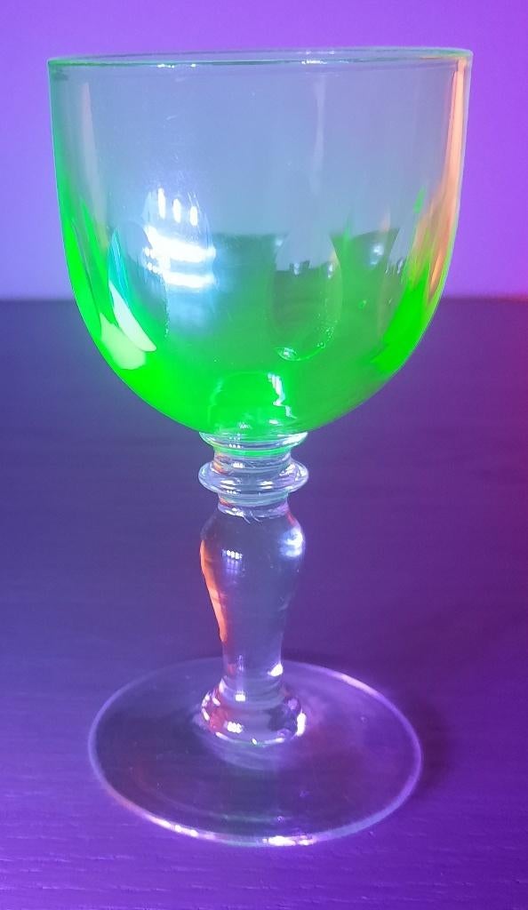 mooi uranium glas, Antiek en Kunst, Antiek | Glas en Kristal, Ophalen of Verzenden