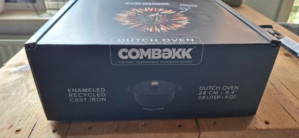 COMBEKK Dutch Oven 24 cm, Huis en Inrichting, Keuken | Potten en Pannen, Ophalen of Verzenden, Nieuw, Gietijzer, Koekenpan of Braadpan