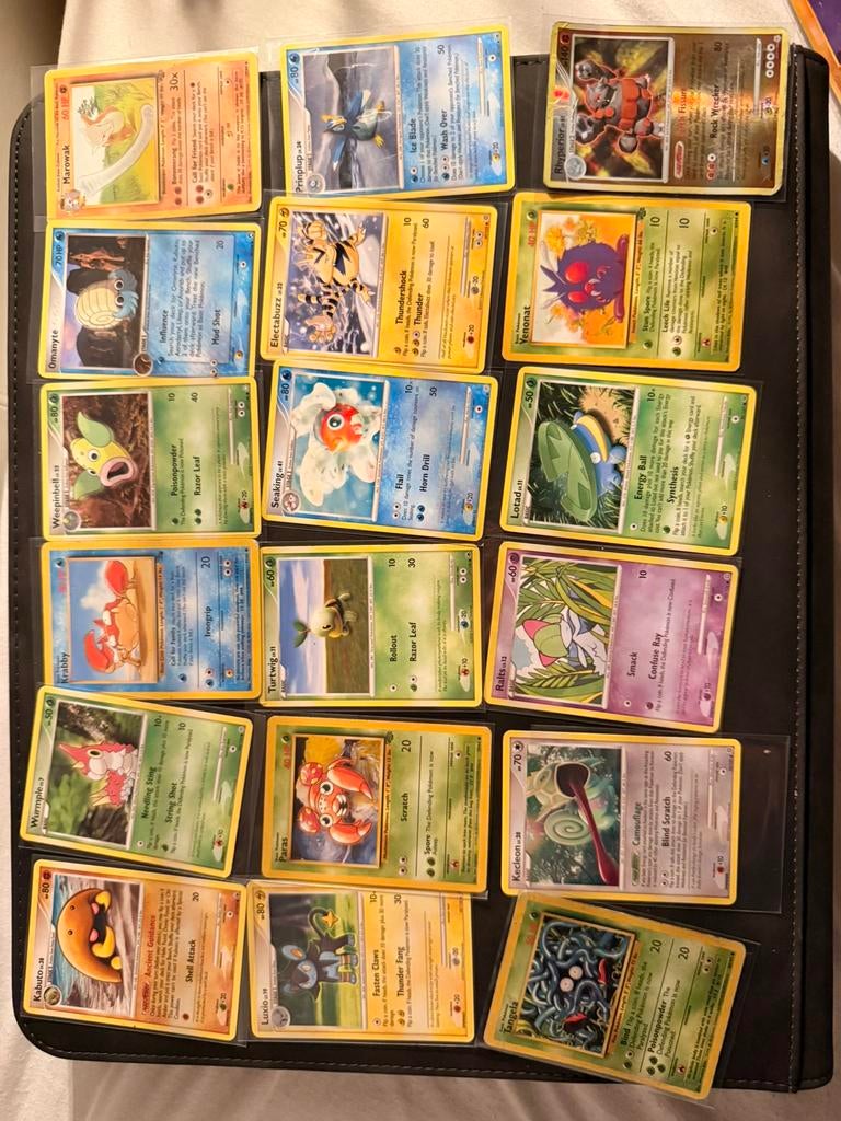 Oude pokemon kaarten, Hobby en Vrije tijd, Verzamelkaartspellen | Yu-gi-Oh!, Ophalen of Verzenden, Zo goed als nieuw, Meerdere kaarten