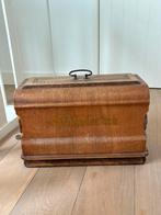 Wilhelmina Naaimachine, Ophalen