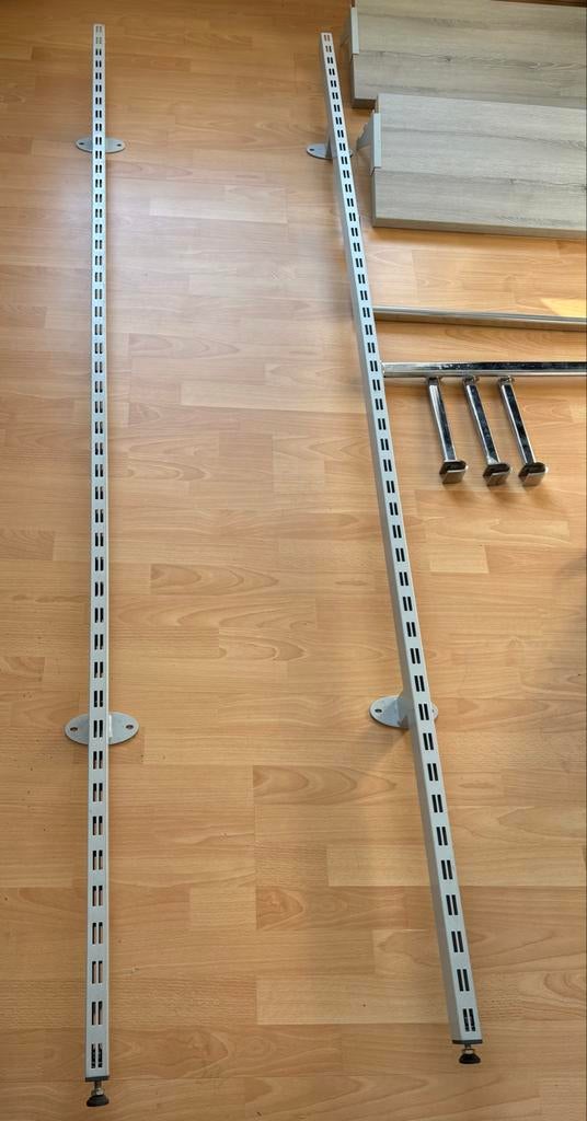 WandKledingkast 240 cm hoog met planken en hangruimte, Met plank(en), Gebruikt, 100 tot 150 cm, 200 cm of meer