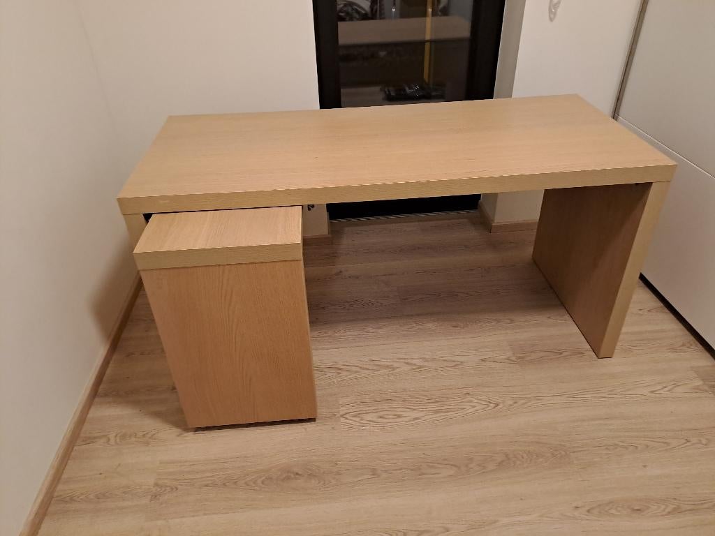 Bureau met uitschuifbaar/verstelbaar onderdeel en kabelgoot, Ophalen, 65 cm, Spaanplaat of MDF, Hoekbureau