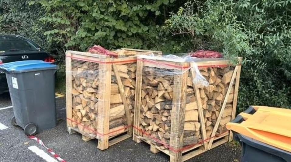 Leverbaar: Volle vrachten kratten ovengedroogd haardhout, Tuin en Terras, Haardhout, 6 m³ of meer, Ophalen, Blokken