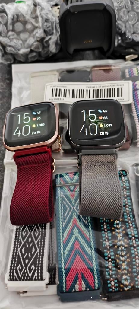 2x Fitbit Versa 2 Smartwatch met 8 extra bandjes, Gebruikt, Zwart, Ophalen of Verzenden, Fitbit