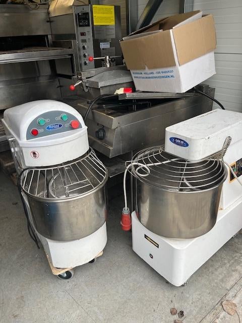 SPOED!! 2x deegmixers 30 liter alleen deze nog, 4 liter of meer, 3 snelheden of meer, Ophalen of Verzenden, Zo goed als nieuw