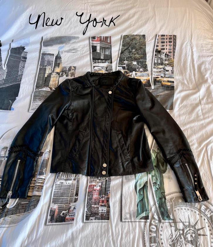 IKKS lederen dames jasje nieuwstaat!, Kleding | Dames, Jasjes, Kostuums en Pakken, Zo goed als nieuw, Jasje, Maat 38/40 (M), Zwart