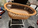 Rotan wieg op wieltjes, Ophalen, Zo goed als nieuw, Wieg