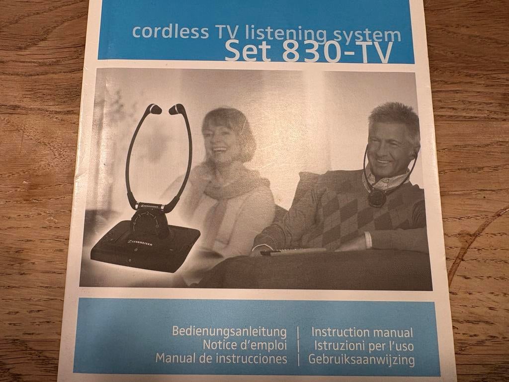 Sennheiser Set 830-TV Draadloos TV Luister Systeem, Ophalen, Sennheiser, Zo goed als nieuw, Over oor (circumaural)