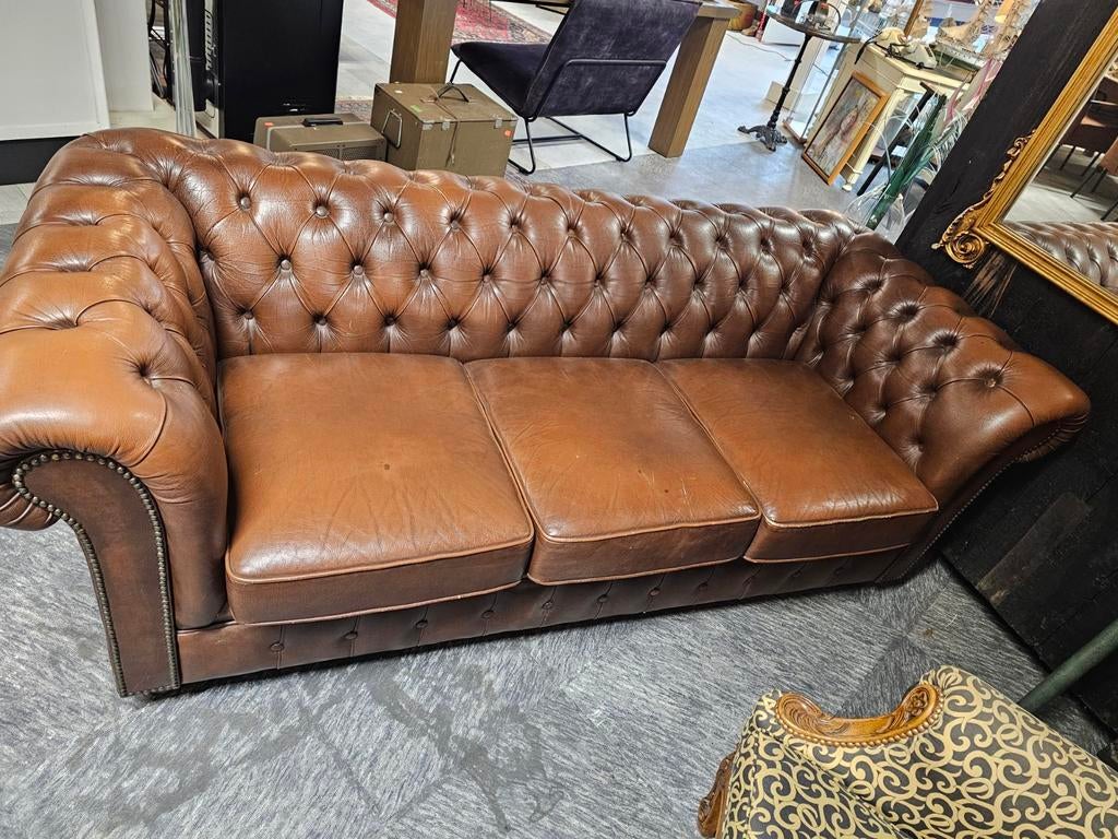 Bruine Chesterfield bank, Ophalen, Gebruikt, 75 tot 100 cm, Nvt