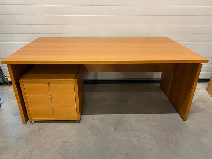 Poliform Bureau, Huis en Inrichting, Bureaus, Gebruikt, Bureau, Met wielen, Ophalen