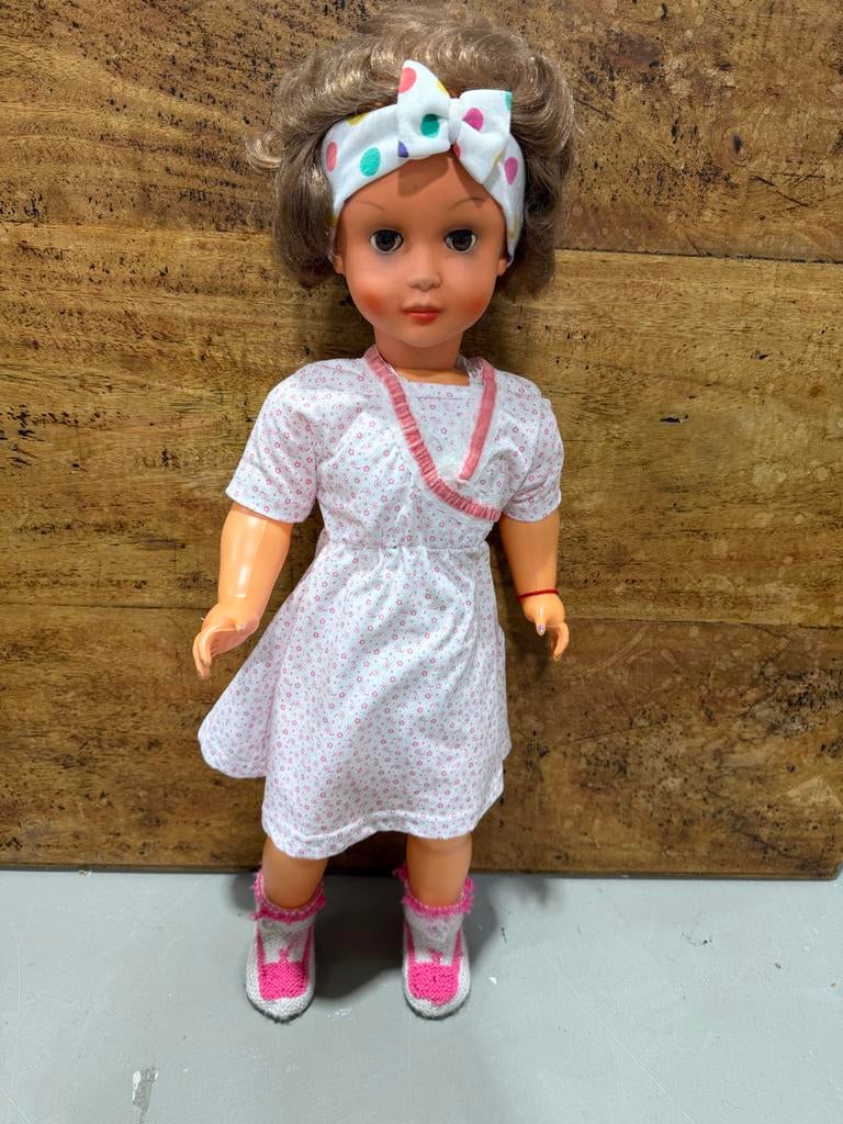 Vintage pop Made in Italy met jurkje en haarband, Verzamelen, Poppen, Ophalen of Verzenden, Gebruikt, Pop