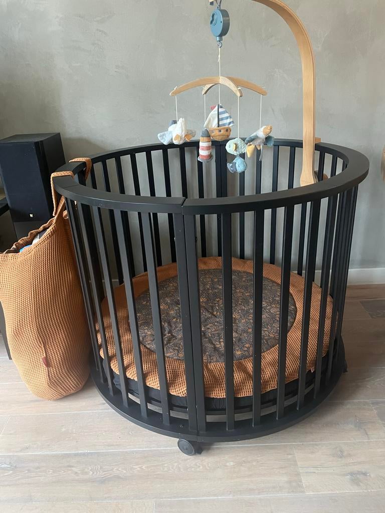 Ronde zwarte box Europe baby 90 cm, Kinderen en Baby's, Boxen, Ophalen, Gebruikt, Rond, Boxkleed