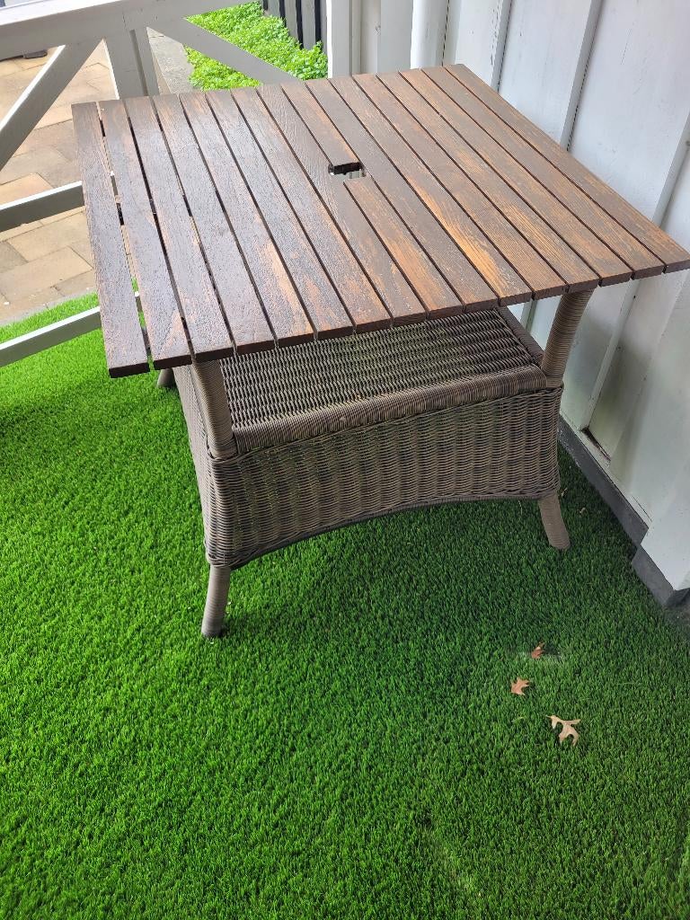 Buitentafel inclusief parasolgat, Tuin en Terras, Tuintafels, Ophalen, Zo goed als nieuw, Vierkant, Hout