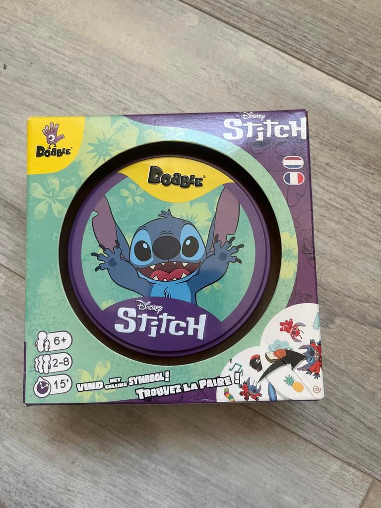 Disney Stitch Dobble Spel - Vind het gelijke symbool!, Vijf spelers of meer, Ophalen of Verzenden, Nieuw, Reisspel