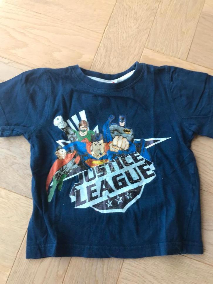 Leuk shirt korte mouw 104/110 "Justice league" - nog net, Kinderen en Baby's, Kinderkleding | Maat 104, Gebruikt, Jongen, Shirt of Longsleeve