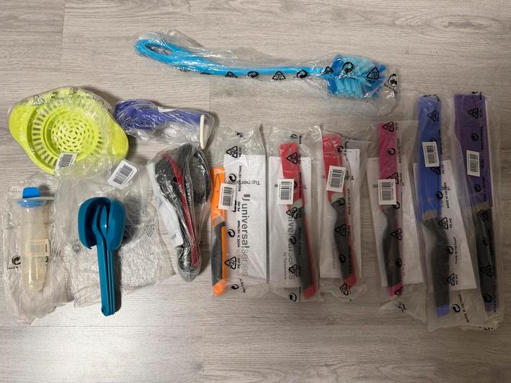 Tupperware messen set, Blikopener, flesborstel enz., Huis en Inrichting, Keuken | Keukenbenodigdheden, Nieuw, Ophalen of Verzenden
