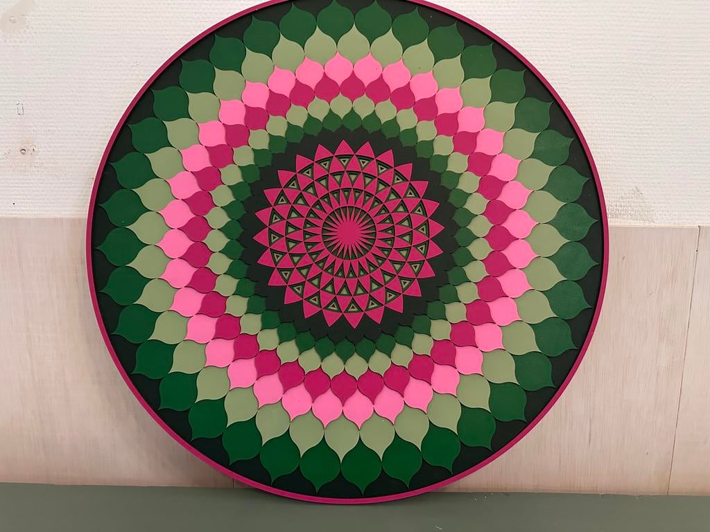 3 dimensionale mandala kunstwerk 60cm, Ophalen of Verzenden, Zo goed als nieuw, Rond, Overige materialen