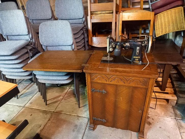 Vintage Pfaff 130 Naaimachine in Houten Kast, Antiek en Kunst, Antiek | Naaimachines, Ophalen