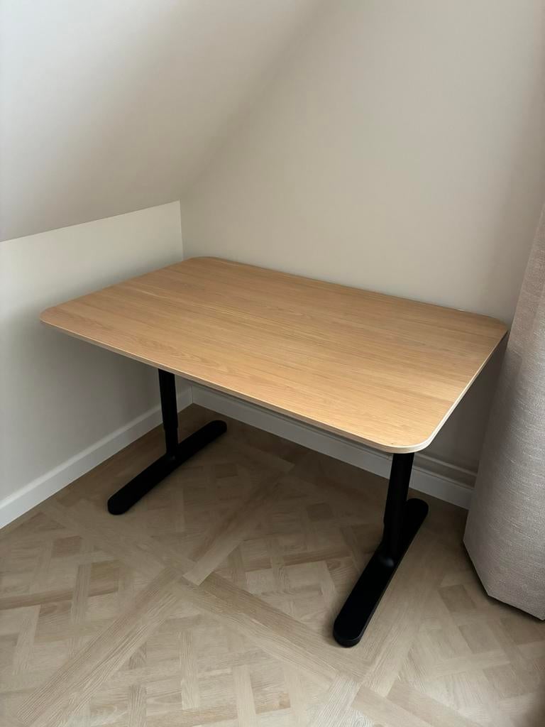 Ikea Bekant bureau, Huis en Inrichting, Bureaus, Ophalen, In hoogte verstelbaar, Zo goed als nieuw
