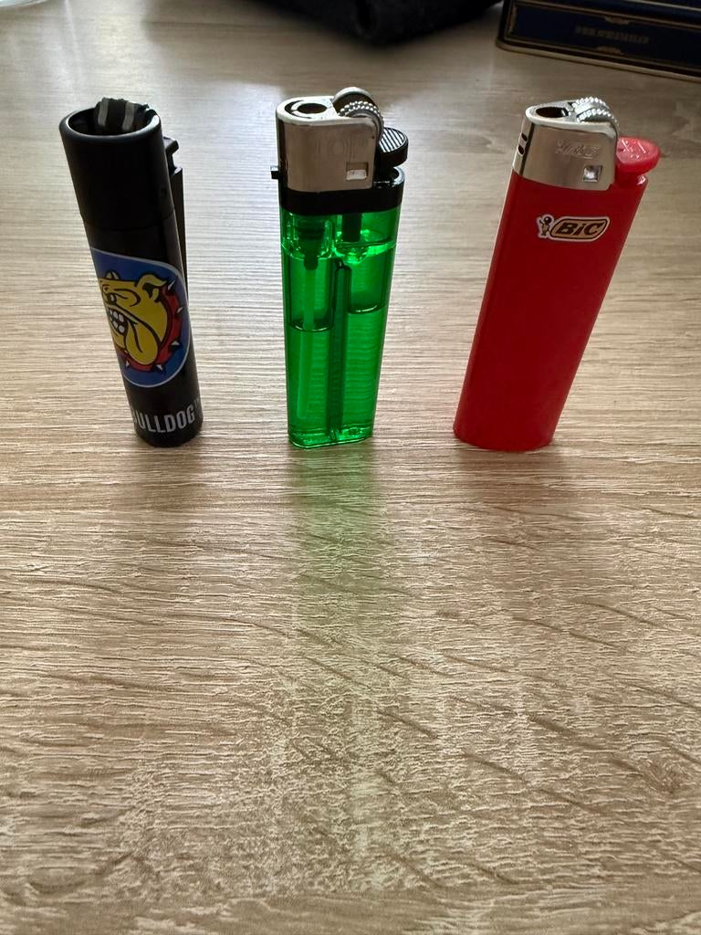 Set van 3 aanstekers: Bulldog, TOP en BIC, Verzamelen, Rookartikelen, Aanstekers en Luciferdoosjes, Ophalen of Verzenden, Gebruikt