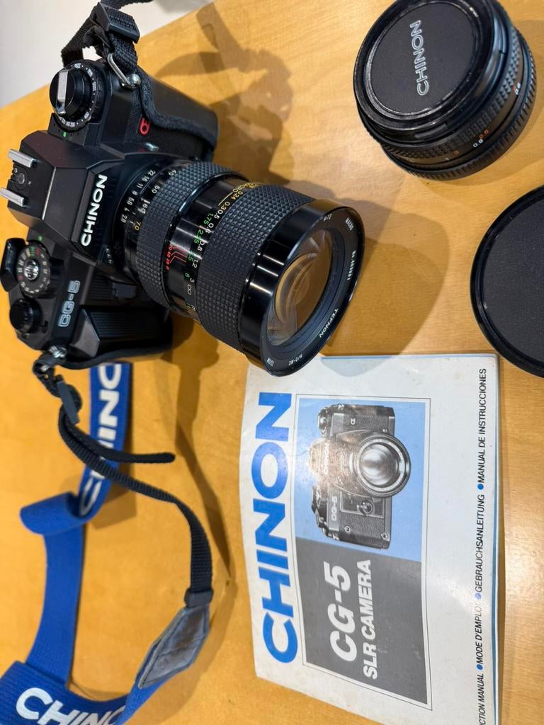 Chinon CG-5 spiegel reflex + 2 lenzen 28-70mm / 50mm, Ophalen of Verzenden, Zo goed als nieuw, Spiegelreflex, Overige Merken