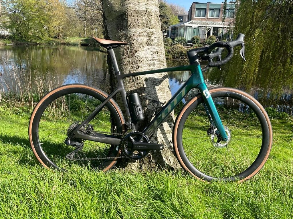 Scott Addict eRide 10 - Ultegra Di2 - Range Extender INC., Carbon, Zo goed als nieuw, Meer dan 20 versnellingen, 53 tot 57 cm