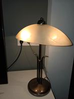 Stijlvolle tafellamp met glazen kap, Huis en Inrichting, Lampen | Tafellampen, Ophalen