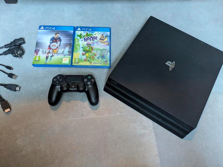 PS4 Pro met controller en spellen, Spelcomputers en Games, Spelcomputers | Sony PlayStation 4, Zo goed als nieuw, Pro, Met 1 controller