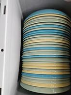 IKEA borden 23cm - 60 stuks van diverse kleuren, Gebruikt, Keramiek, Ophalen of Verzenden, Bord(en)