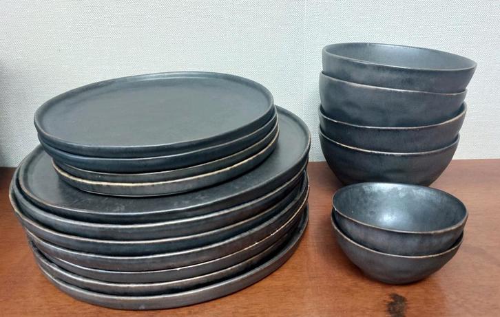 17-delig Gusta Shimmer Servies – Zwart/Antraciet Aardewerk, Huis en Inrichting, Keuken | Servies, Gebruikt, Bord(en), Overige stijlen
