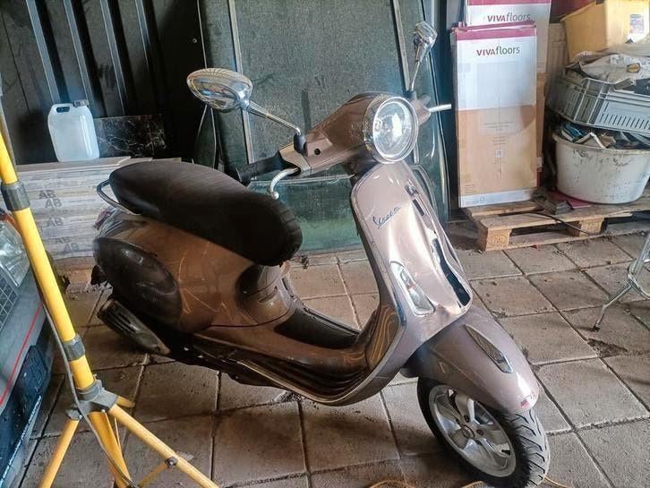 Vespa Primavera 2017 met schade, Ophalen