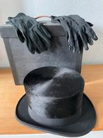 Hoge hoed zwart met hoedendoos merk ambassadeur, Antiek en Kunst, Antiek | Kleding en Accessoires, Ophalen of Verzenden, Heren