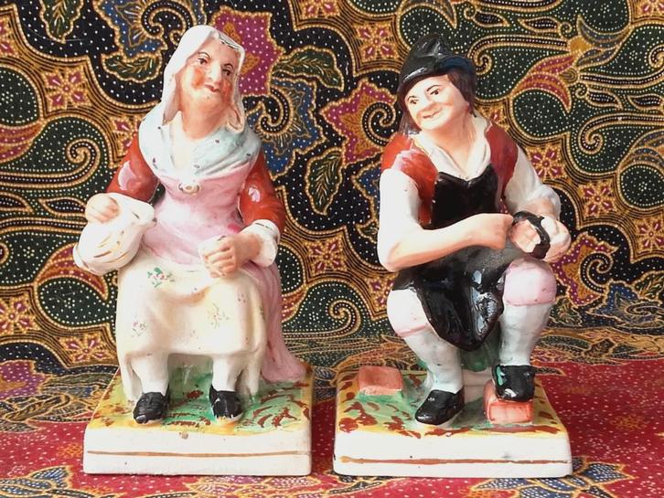 Man en vrouw mooi stel antieke Engelse beeldjes 16,5 cm., Antiek en Kunst, Antiek | Porselein, Ophalen of Verzenden