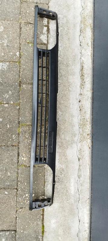 Mazda 121 DA grill beschikbaar voor biedingen