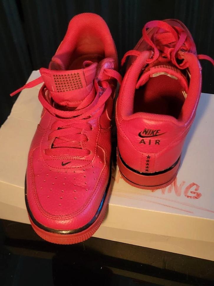 Nieuwe Unieke Nike Air Force 1 Gym Red Maat 42, Kleding | Heren, Schoenen, Zo goed als nieuw, Overige kleuren, Ophalen of Verzenden