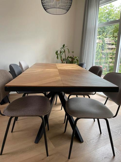 visgraat tafel met stalen kruispoot, Huis en Inrichting, Tafels | Eettafels, Zo goed als nieuw, 50 tot 100 cm, 150 tot 200 cm