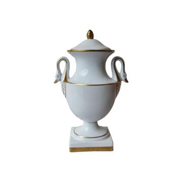 Portugees porseleinen zwanen deksel vaas beschikbaar voor biedingen