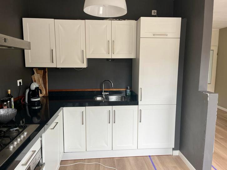 Complete keuken met inbouwapparatuur, Huis en Inrichting, Keuken | Complete keukens, Gebruikt, Hoekkeuken, Wit, Graniet of Steen