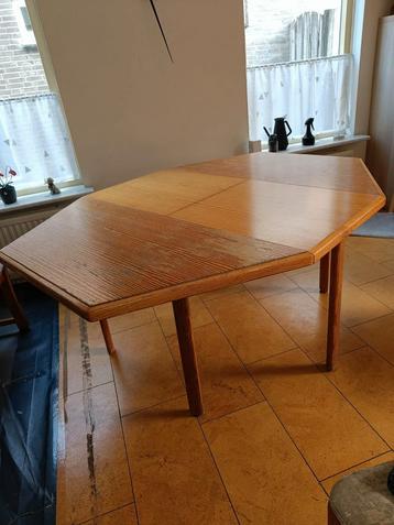 Grenen Uitschuifbare Tafel - 6 Hoekig beschikbaar voor biedingen