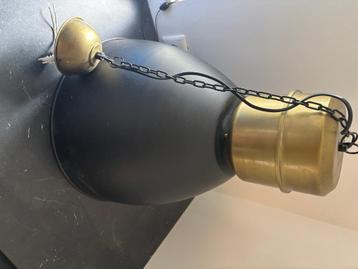 Industriële hanglamp beschikbaar voor biedingen