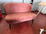 WOOOD Sara 2-zits bank velvet oudroze, Huis en Inrichting, Banken | Sofa's en Chaises Longues, Ophalen, Zo goed als nieuw, 75 tot 100 cm