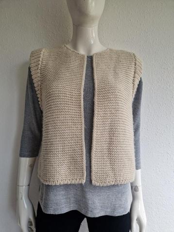An'ge gilet. Maat AS. Crème. beschikbaar voor biedingen