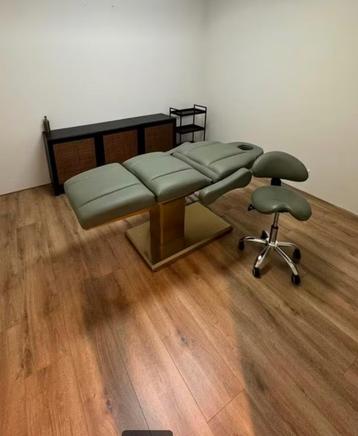 Massagestoel, behandelstoel beschikbaar voor biedingen